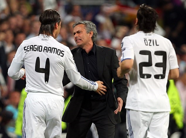 Cầu thủ Real Madrid phản ứng lạ khi nghe tin Mourinho trở lại