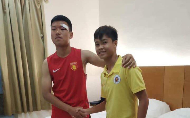 Đánh cầu thủ Trung Quốc nhập viện, đàn em Quang Hải đối mặt án phạt nặng