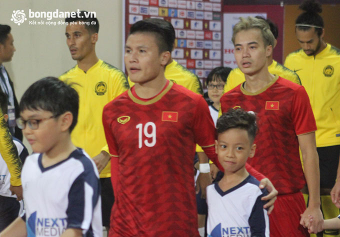 Quang Hải đeo băng đội trưởng U22 Việt Nam dự SEA Game 30
