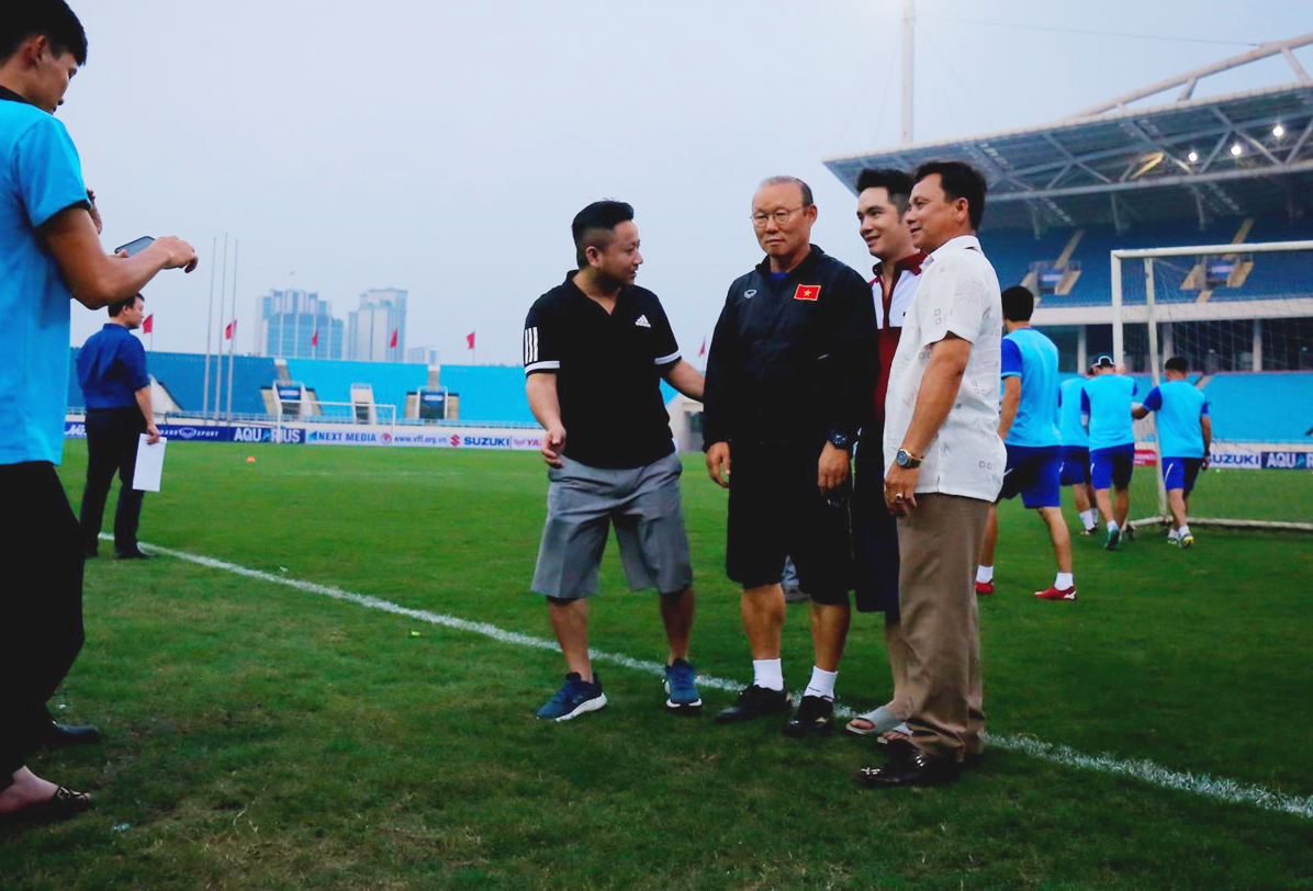 U23 Việt Nam vs U23 Brunei: Thầy Park hành động đẹp với CĐV quá khích