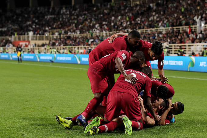 Qatar 1-0 Iraq: Siêu phẩm đá phạt đưa Qatar vào tứ kết