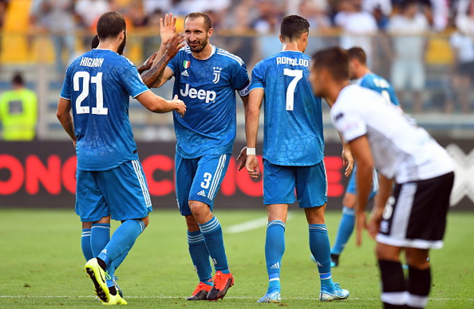 Parma 0-1 Juventus: VAR cướp bàn thắng của Ronaldo, 'Lão bà' thắng nhọc