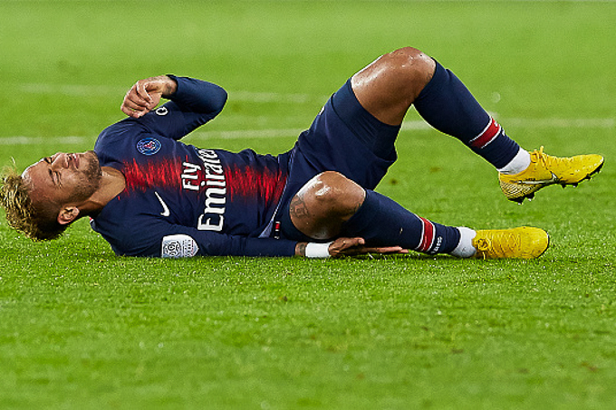 Neymar lên bàn mổ, khả năng kết thúc mùa giải sớm