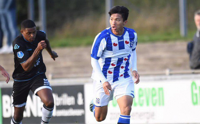 HLV Heerenveen tiết lộ thời điểm Văn Hậu ra sân đá chính