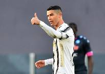 Ronaldo cân bằng thành tích ghi bàn của Messi