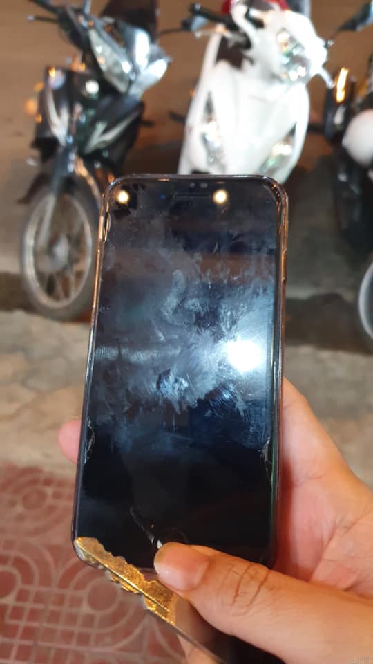 Tuấn Anh dùng Iphone 6 vỡ màn hình: Tài năng nhưng giản dị nhất giới cầu thủ Việt