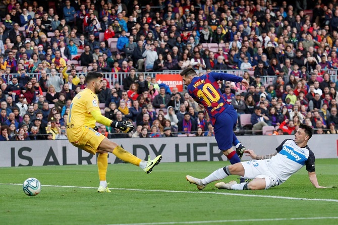 Kết quả Barcelona 4-1 Alaves: Không cần gắng sức vẫn thắng đậm