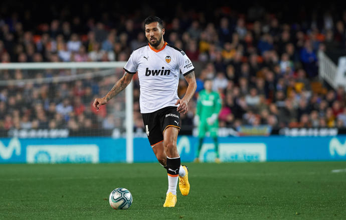 Valencia tê liệt bởi Covid-19, La Liga không hẹn ngày trở lại