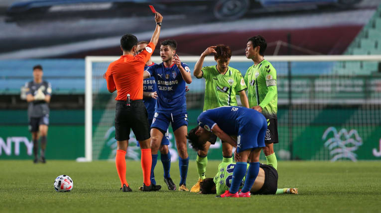 Jeonbuk Hyundai 1-0 Suwon Bluewings: Chiến thắng may mắn